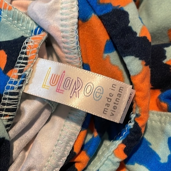 Lularoe Women’s Camo Leggings One Size - Picture 3 of 4